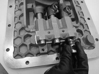 _Graphics/Web/TRSM0970_shift bar housing disassembly 7.png